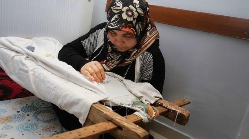 Elleriyle Y&uuml;zyıllarca Yıllık Geleneği S&uuml;rd&uuml;r&uuml;yorlar