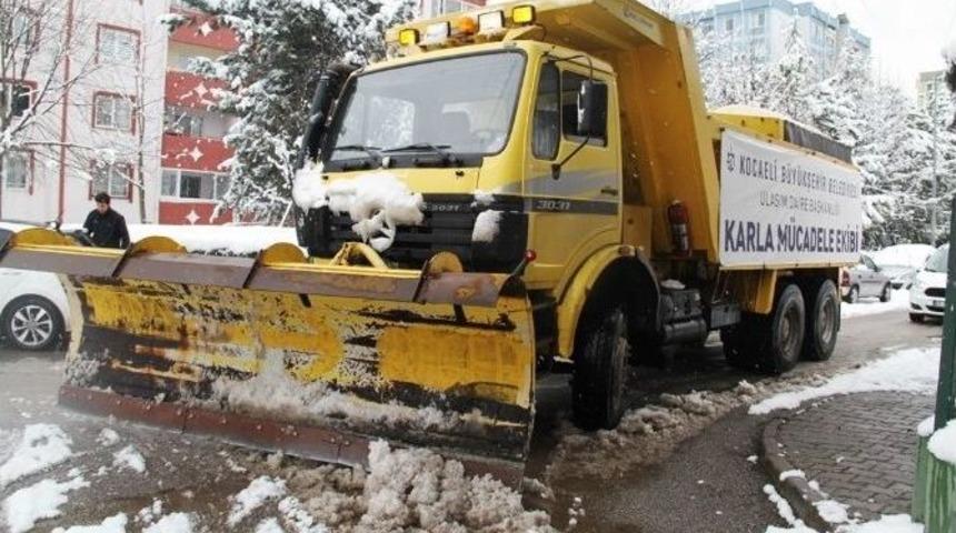 Karla M&uuml;cadele Ara Sokaklarda Devam Ediyor