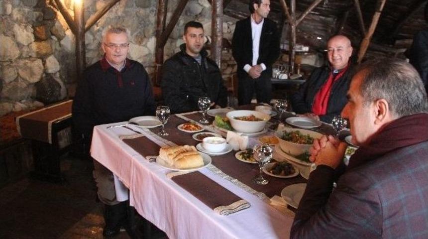 Protokol B&uuml;y&uuml;k Ilgaz Sempozyumu İ&ccedil;in Biraya Geldi