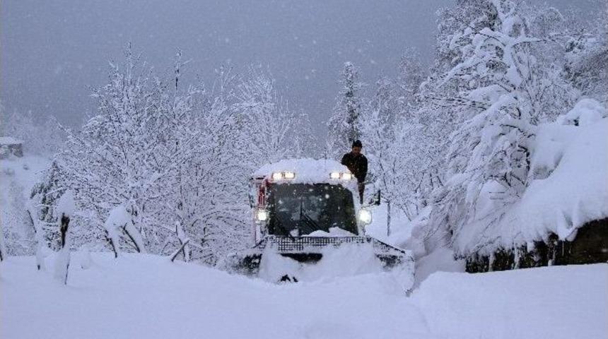 Hastaların İmdadına Kar Paletli Ambulanslar Yetişti