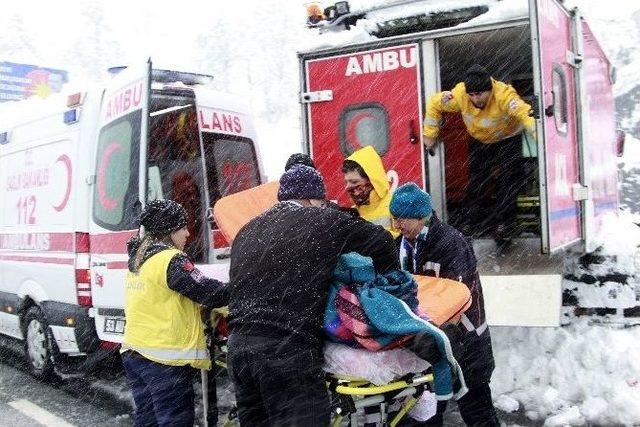 Hastaların İmdadına Kar Paletli Ambulanslar Yetişti