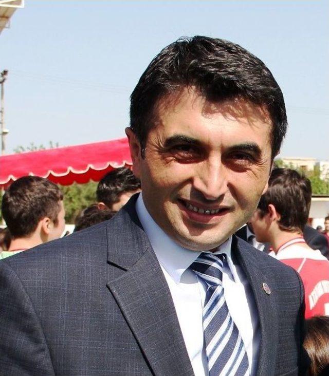 Üzüm Heykeli Sarıgöl’e Çok Yakıştı