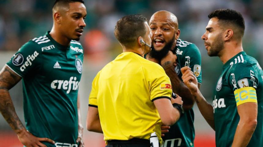 Felipe Melo'nun yaptığı sert faul Brezilya'da gündeme oturdu!