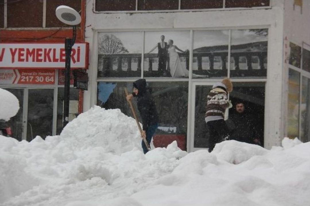 Kar &Ccedil;ocukları Engelleyemedi