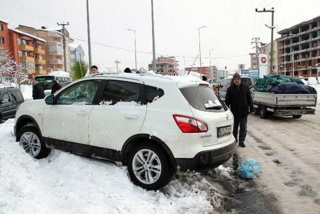 Yolun Karşısına Geçmeye Çalışan Kadına Cip Çarptı