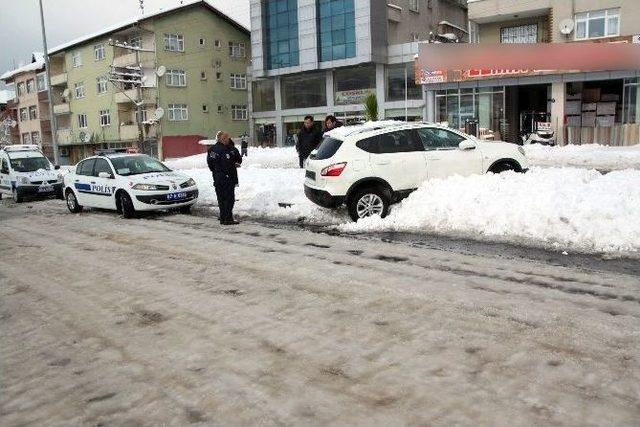 Yolun Karşısına Geçmeye Çalışan Kadına Cip Çarptı