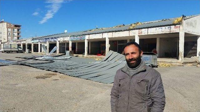 Şiddetli Fırtına Manavgat’ta Toptancı Halinin Çatısını Uçurdu