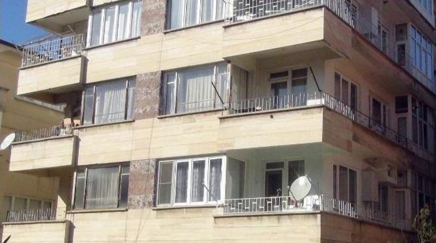 Yerinden &Ccedil;ıkan Boruyu Takmak İsterken 5 Katlı Binadan D&uuml;şt&uuml;