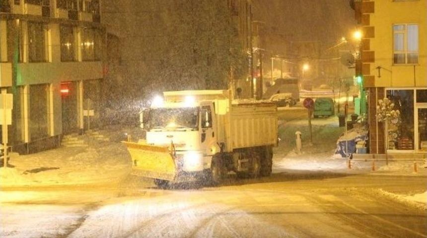 Bolu&rsquo;da Karla M&uuml;cadele Gece G&uuml;nd&uuml;z Devam Ediyor