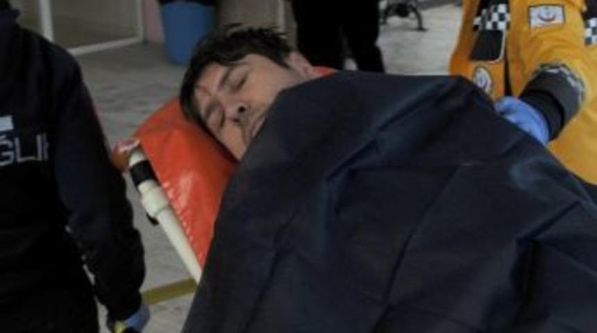 Üvey Baba İle Üvey Oğlu Birbirlerini Bıçakladı