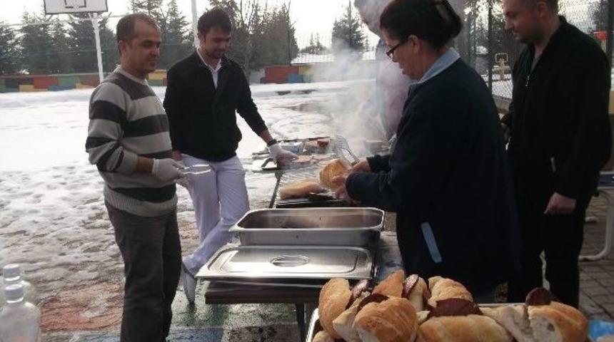Bolu&rsquo;da Hastalara Mangal Keyfi Yaşattılar