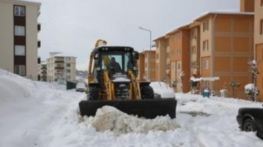 Adapazarı Belediyesi Kardan Kapanan Yolları Anında A&ccedil;ıyor