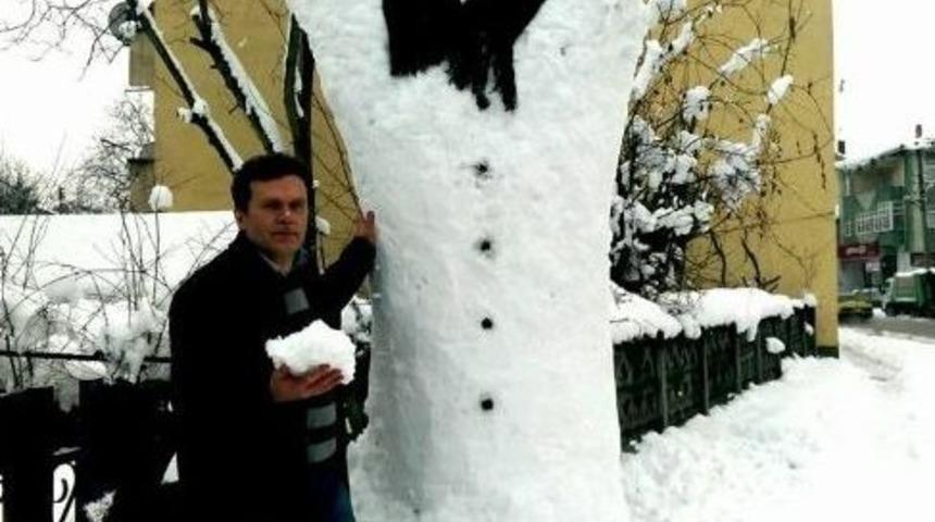 3 Metrelik T&uuml;rk Bayraklı Kardan Adama B&uuml;y&uuml;k İlgi