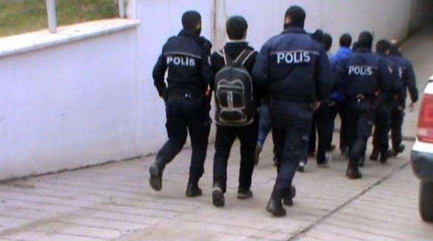 Suriye&rsquo;ye Ge&ccedil;mek İsteyen 13 Daeş Militanı Yakalandı