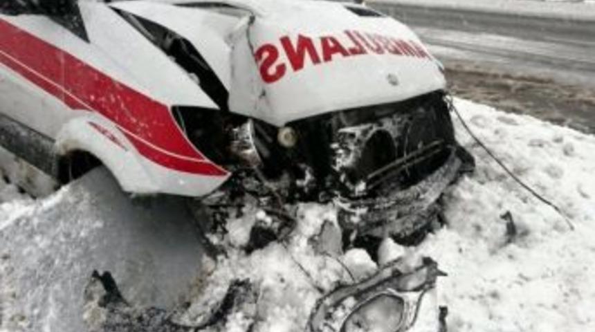 Hasta Taşıyan Ambulans Kaza Yaptı