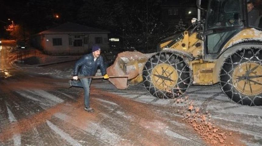 Niksar&rsquo;da Kar Temizleme &Ccedil;alışmaları S&uuml;r&uuml;yor