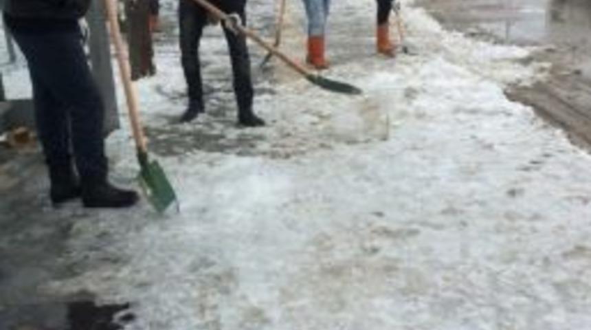 Başkan Alemdar Ekipleriyle Birlikte Kar N&ouml;betinde