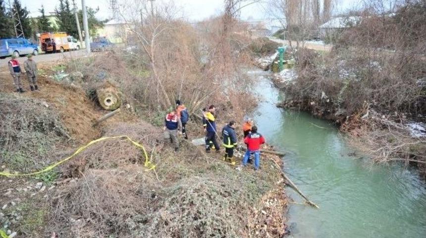 Dalgı&ccedil;lar Derede Ceset Aradı