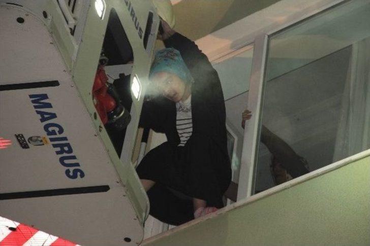 Üsküdar’da Yangın: Binada Mahsur Kalanlar Kurtarıldı G2