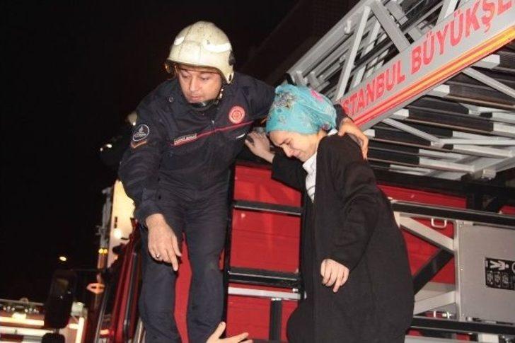 Üsküdar’da Yangın: Binada Mahsur Kalanlar Kurtarıldı G4