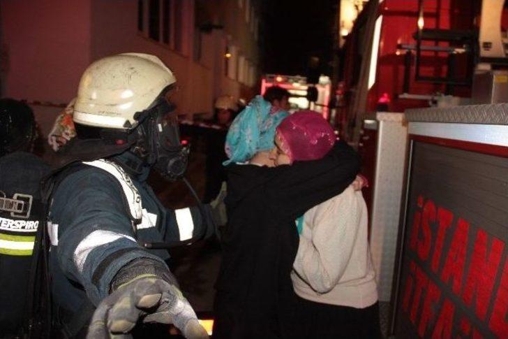 Üsküdar’da Yangın: Binada Mahsur Kalanlar Kurtarıldı G5
