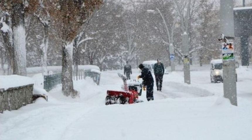 Ağrı Belediyesi&rsquo;nin Kar &Ccedil;alışması