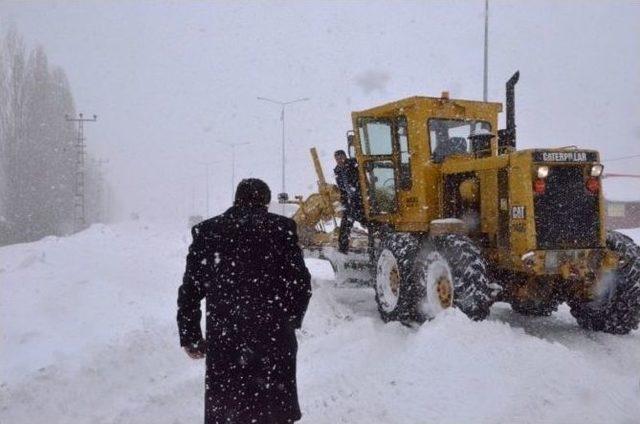 Ağrı Belediyesi’nin Kar Çalışması