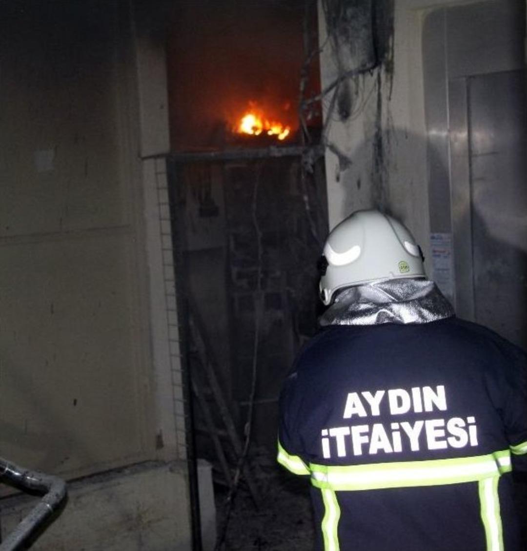 Didim&rsquo;de Geceyi Patlayan Elektrik Trafoları Aydınlattı