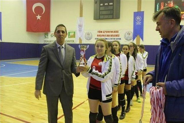 Liseli Kızların Voleybol Turnuvası 1