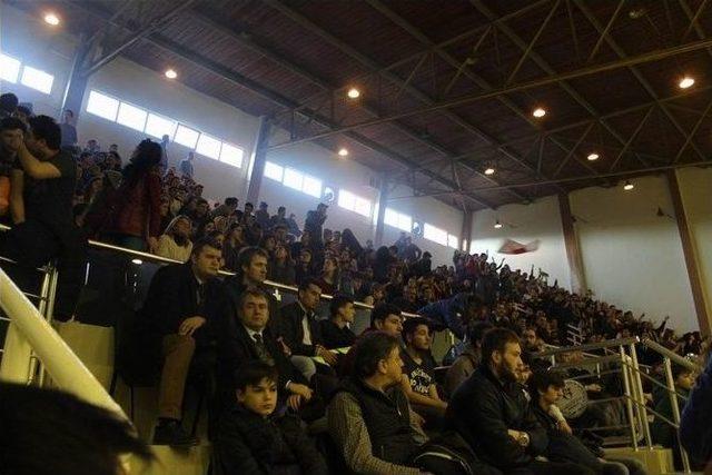 Liseli Kızların Voleybol Turnuvası 3