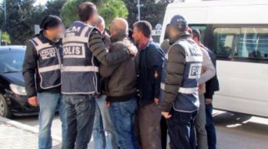 İzmir&rsquo;de İnsan Ka&ccedil;ak&ccedil;ılarına 12 Tutuklama