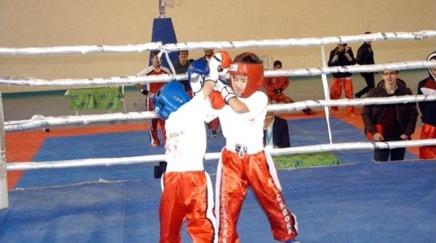 Orhaneli&rsquo;de Kick Boks R&uuml;zgarı