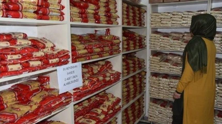 Gıda Bankası Y&uuml;zleri G&uuml;ld&uuml;r&uuml;yor