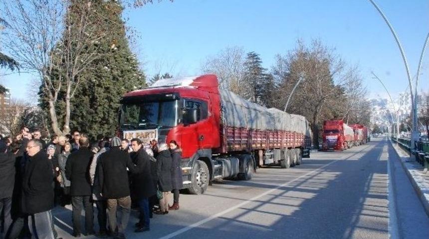 Tokat&rsquo;tan Bayır Bucak T&uuml;rkmenlerine 8 Tır Yardım