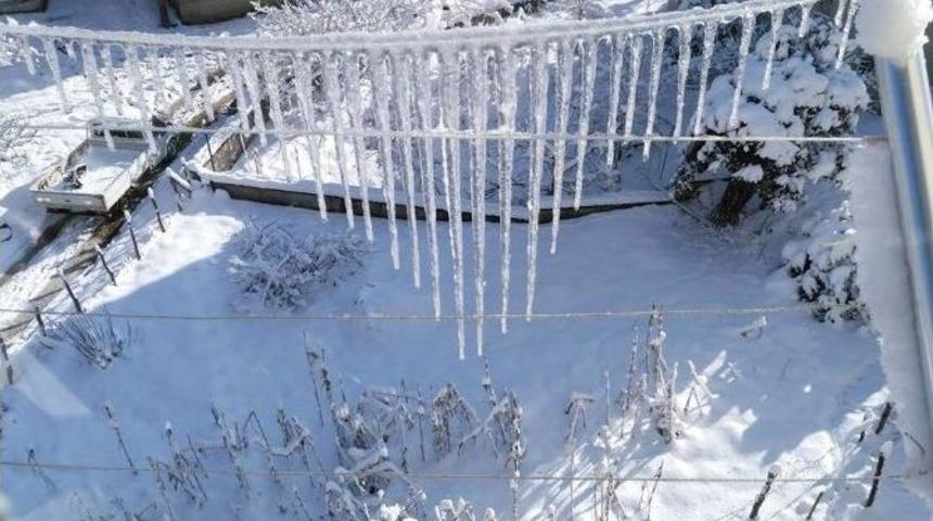 &Uuml;nye&rsquo;de Buz Sarkıtları