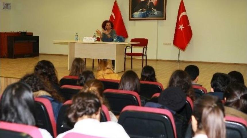 Kariyer G&uuml;n&uuml;yle &Ouml;ğrenciler Tecr&uuml;be Kazandı