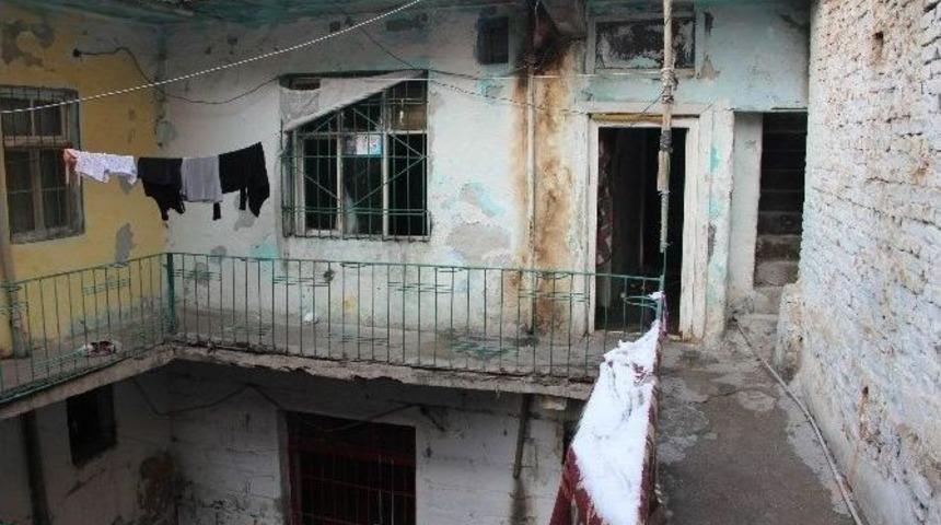 Tekcanlı Ailesinin Yaşam M&uuml;cadelesi Y&uuml;rekleri Yaktı