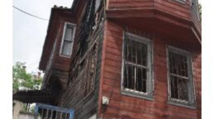 İzmit Belediyesi Tarihi Eseri Restore Ediyor