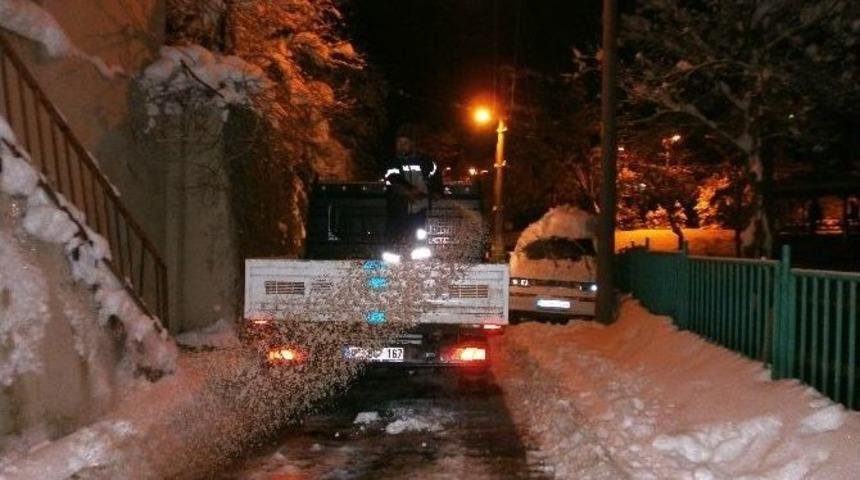 İzmit&rsquo;te Kar &Ccedil;alışmalarında 3 Bin Kilometre Yol A&ccedil;ıldı