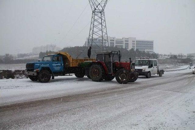 Edirne Belediyesi Ekipleri Tuzlama Çalışmalarını Sürdürüyor