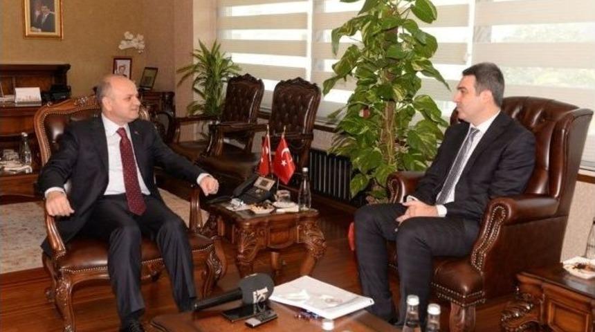 Vali &Ccedil;akacak: &ldquo;g&uuml;mr&uuml;kler, Bir &Uuml;lkenin D&uuml;nya İle İletişimini Sağlar&rdquo;