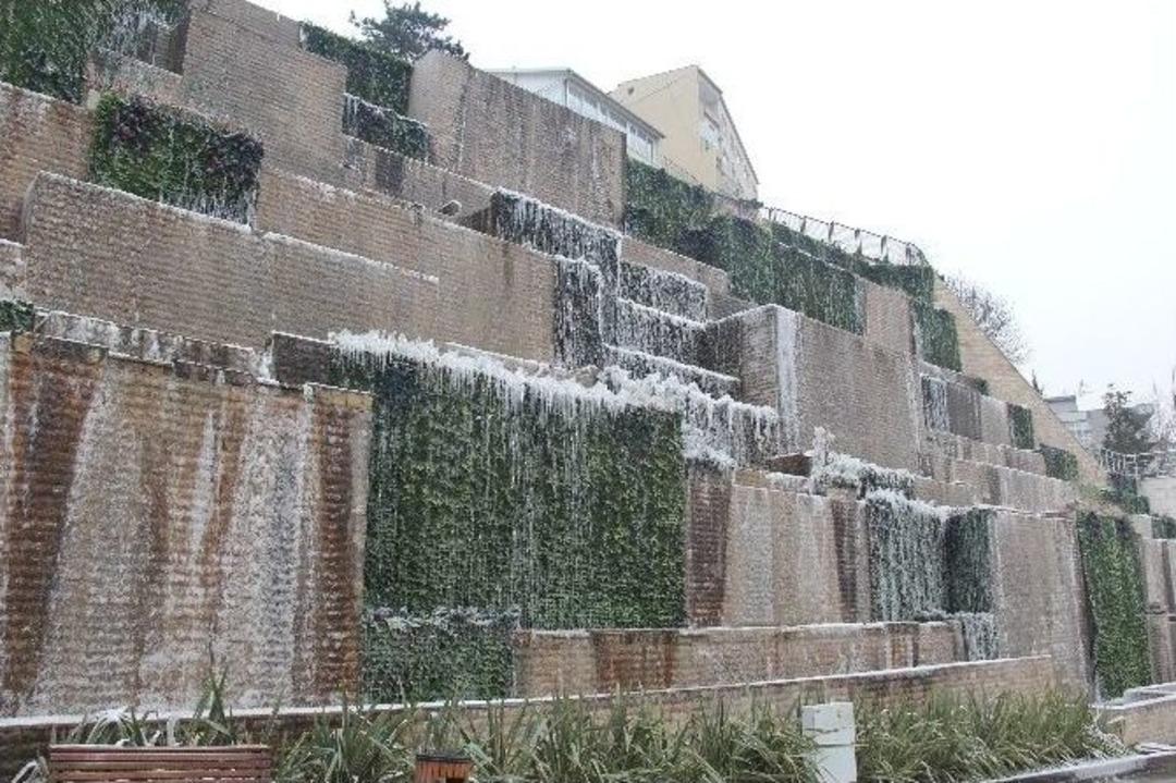 Bursa Buz Kesti, Akan Sular Dondu