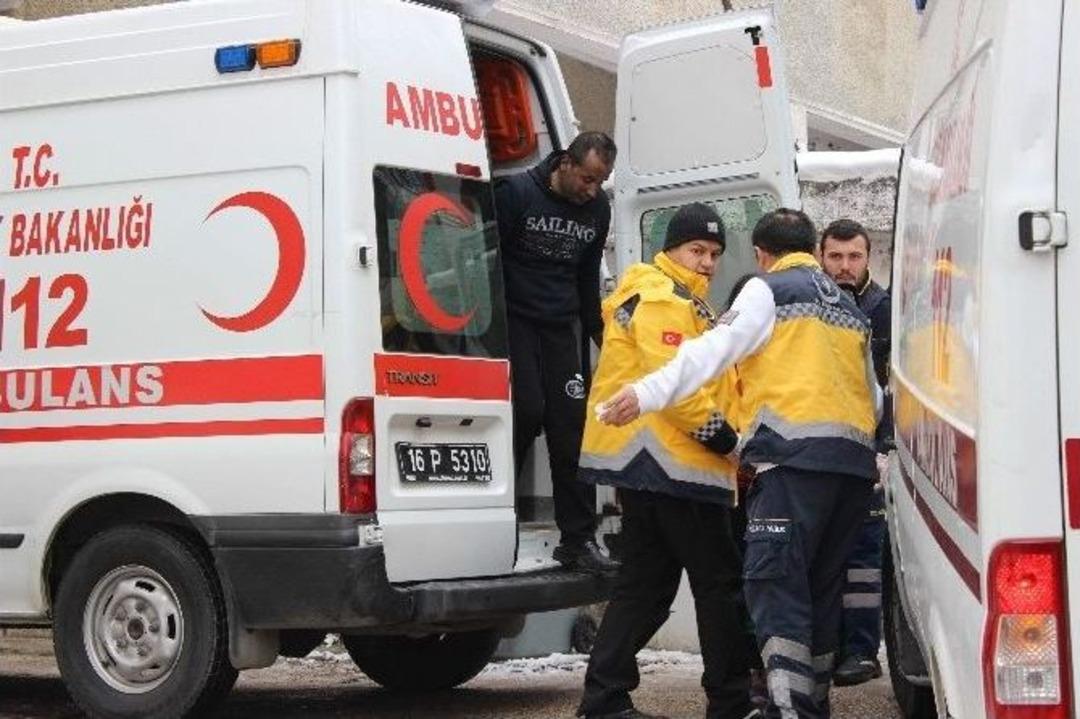 Kahraman Baba &Ccedil;ocuklarını Alevlerin Arasından Son Anda Kurtardı