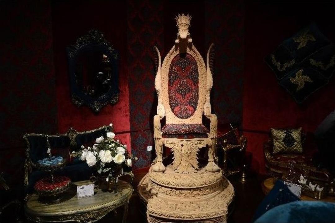 300 Bin Dolarlık Tahtın Sahibi Sır Gibi Saklanıyor