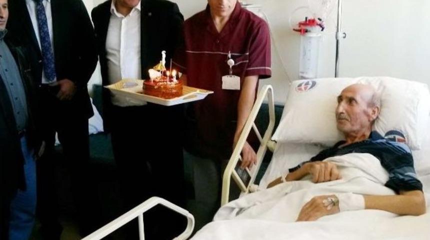 Onkoloji Hastanesinde Doğum G&uuml;n&uuml; Kutlaması