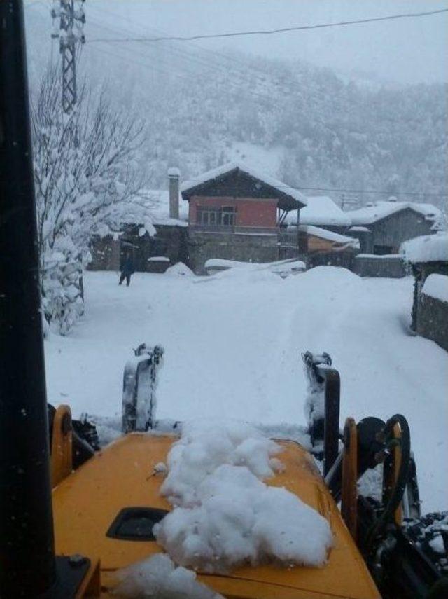 Kastamonu’da Deniz Suyu İle Karlı Yollar Temizleniyor