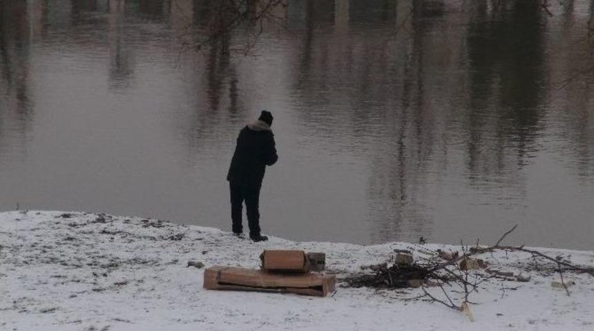Edirne&rsquo;de Madde Bağımlısından Tehlikeli Hareketler