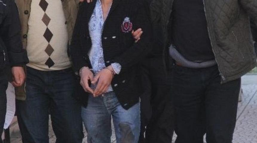 Ağabeyini &Ouml;ld&uuml;ren Zanlı Sağlık Kontrol&uuml;nden Ge&ccedil;irildi