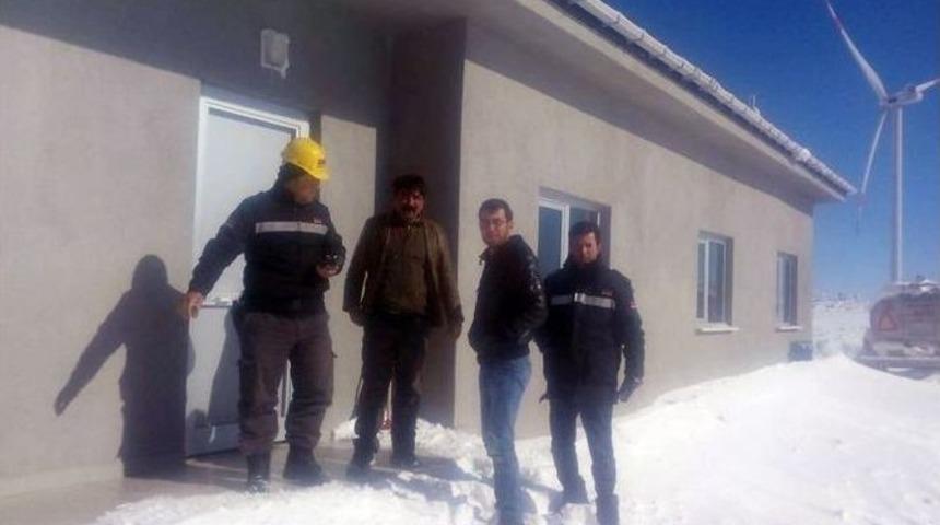 Mahsur Kalan 2 G&uuml;venlik&ccedil;i Kurtarıldı