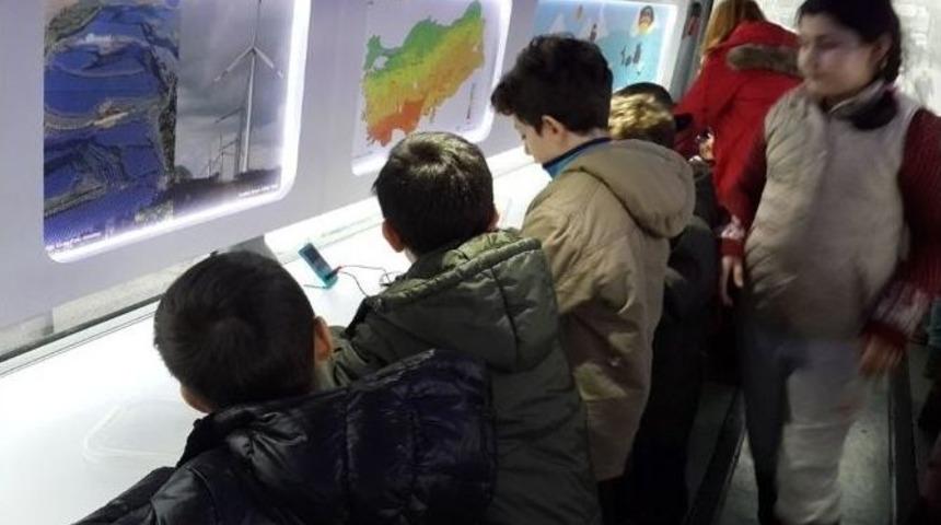 &Ouml;ğrenciler Bilim At&ouml;lyeleriyle Hem Eğlendi, Hem &Ouml;ğrendi